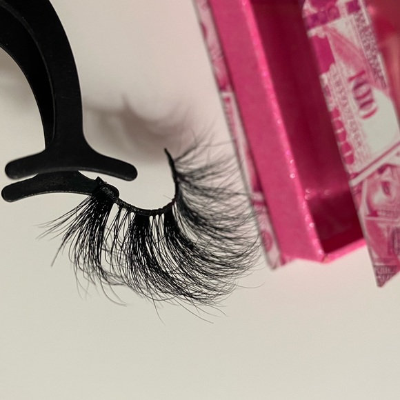 5D mink lashes ! 25MM Long! - Picture 2 of 5